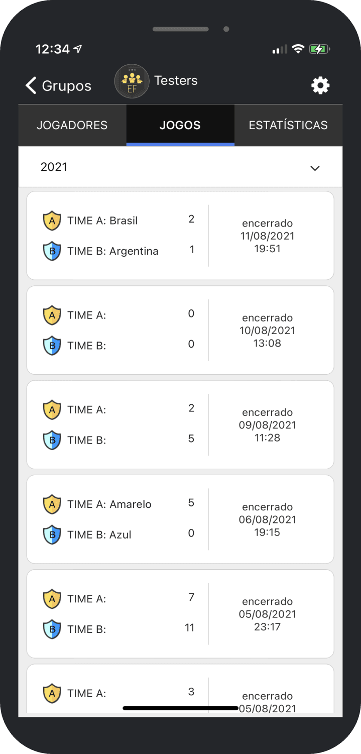 Escala Fácil no smartphone, com o histórico de jogos do grupo